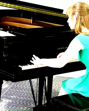 Live concert by Emmaline